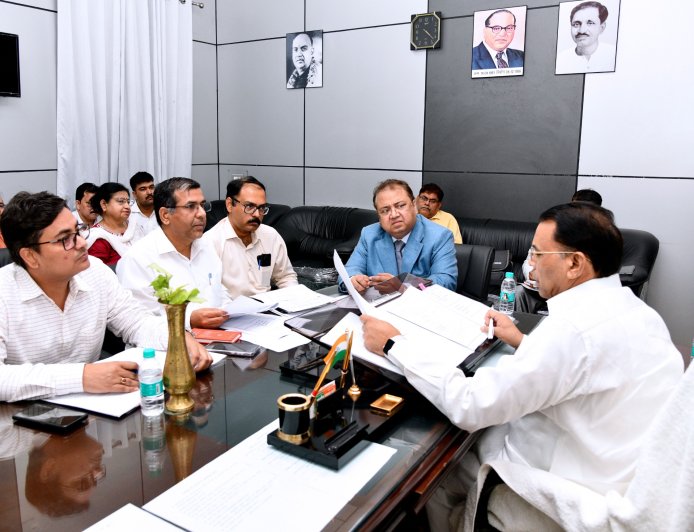 राज्यमंत्री नरेन्द्र कश्यप की अध्यक्षता में हुई शल्य चिकित्सा अनुदान समिति की बैठक