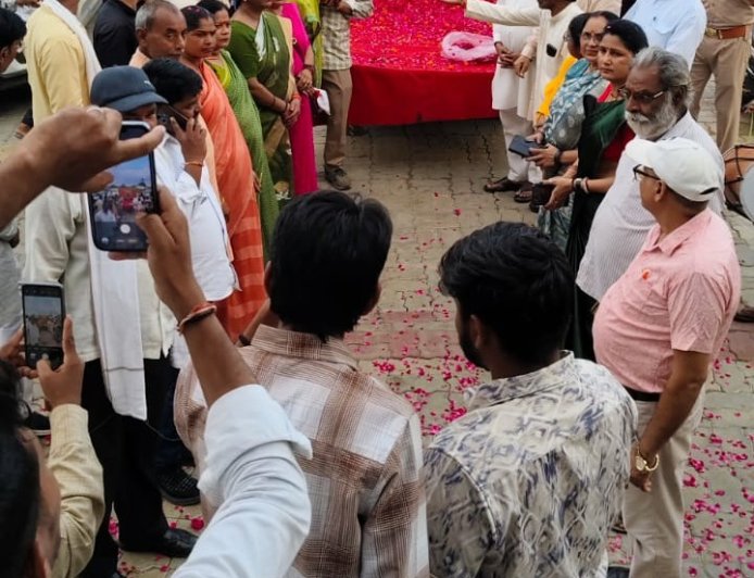 संत शिरोमणि रविदास जी महाराज की 650वीं जयंती का जनपद में रथ और कलश का भव्य स्वागत
