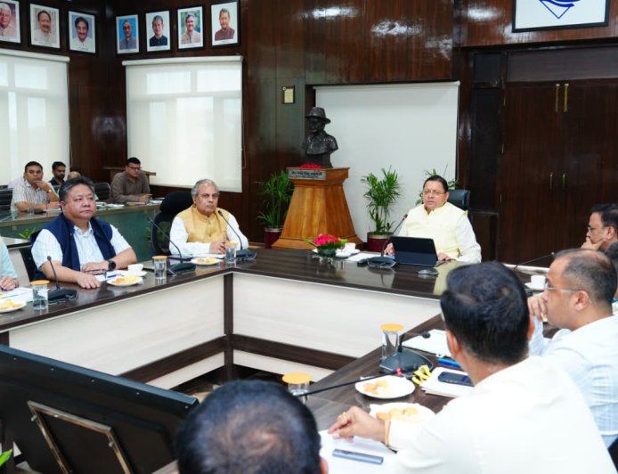 सीएम धामी ने सीएम हेल्पलाइन-1905 पर जन शिकायतों के समयबद्ध एवं गुणवत्तापूर्ण निस्तारण के दिए सख्त निर्देश