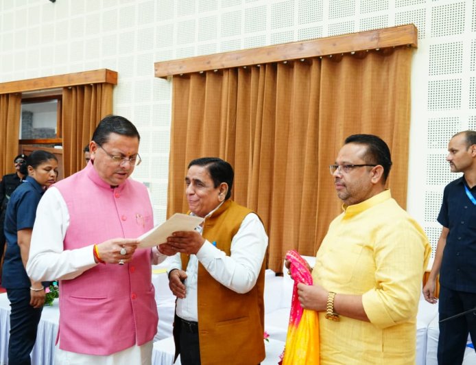 सीएम धामी ने जन समस्याओं का प्राथमिकता के आधार पर शीघ्र समाधान सुनिश्चित करने के दिए निर्देश