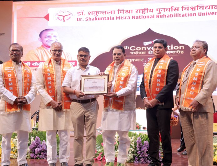 डॉ0 शकुन्तला मिश्रा राष्ट्रीय पुनर्वास विष्वविद्यालय का 13वाँ दीक्षान्त समारोह मंत्री नरेन्द्र कश्यप की अध्यक्षता में सम्पन्न