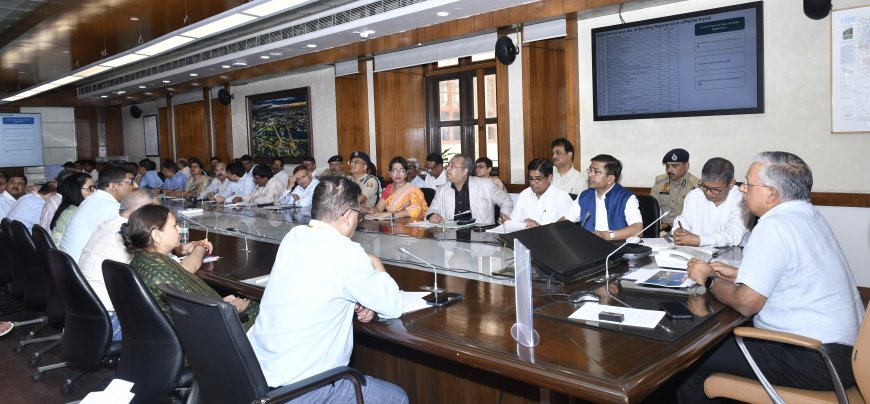मुख्य सचिव की अध्यक्षता में समस्त सरकारी व अर्धसरकारी भवनों पर रूफटॉप सोलर संयंत्र की स्थापित कराए जाने के सम्बन्ध में बैठक आयोजित