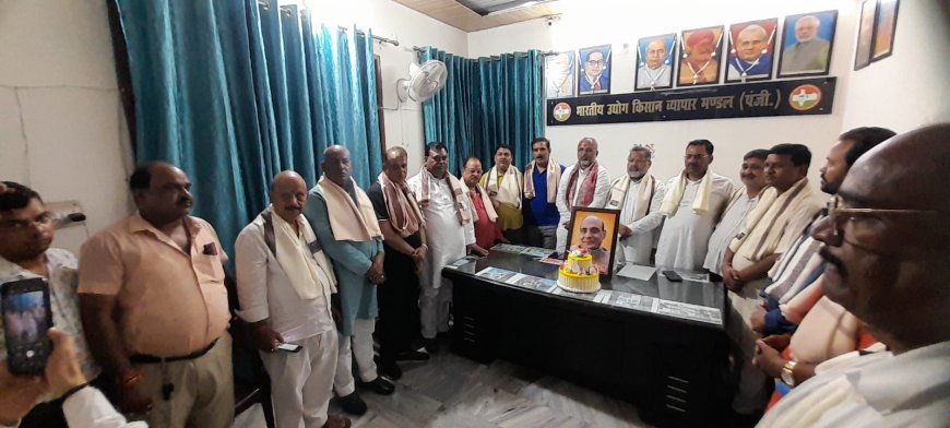 भारतीय उद्योग किसान व्यापार मंडल (पंजी.) ने धूमधाम से मनाया रक्षा मंत्री राजनाथ सिंह का जन्मदिन
