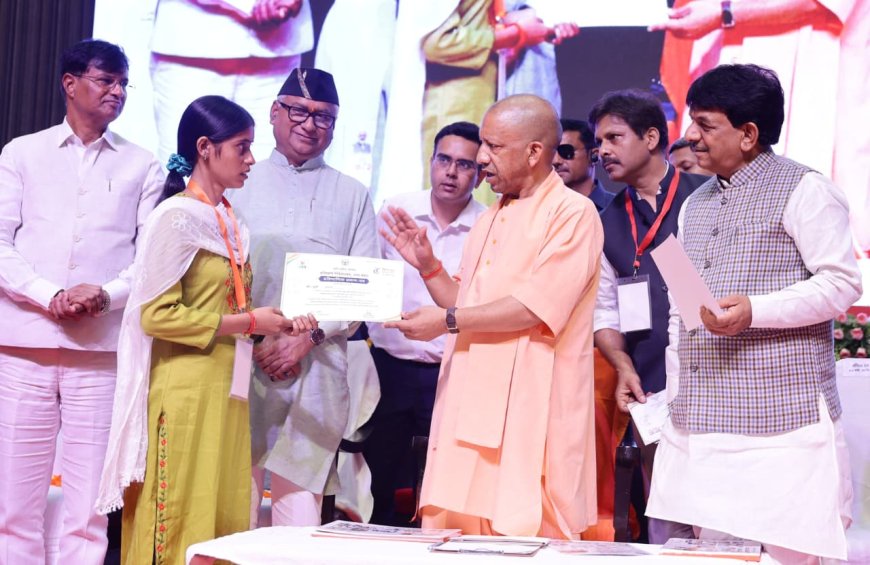 सीएम योगी ने किया कौशल प्रदर्शनी का उद्घाटन, ‘कौशलम’ पुस्तिका का विमोचन, 11 युवा आइकॉन का  सम्मान