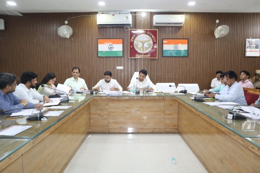 जिलाधिकारी ने की फार्मर रजिस्ट्री की प्रगति की समीक्षा