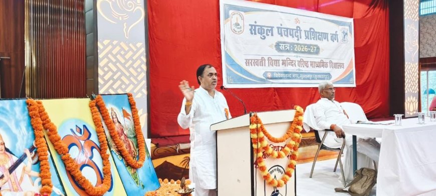 विद्यार्थियों को ज्ञान पिपासु बनाने में आचार्य की भूमिका महत्त्वपूर्ण - शेषधर द्विवेदी