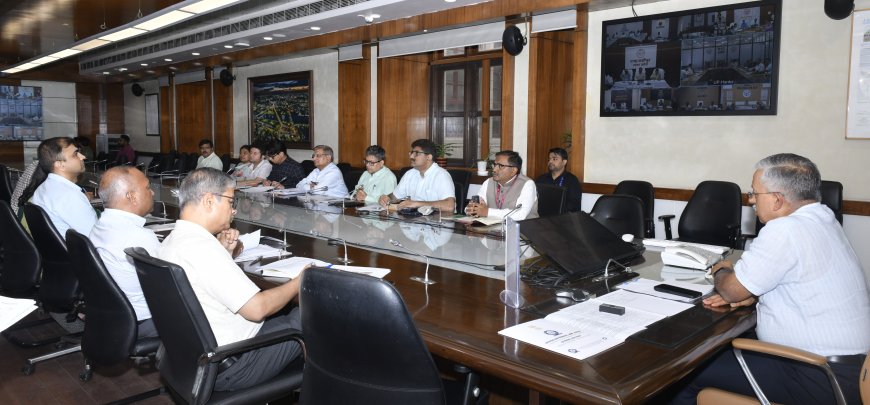 मुख्य सचिव की अध्यक्षता में सभी मंडलायुक्तों एवं जिलाधिकारियों के साथ साप्ताहिक समीक्षा बैठक सम्पन्न