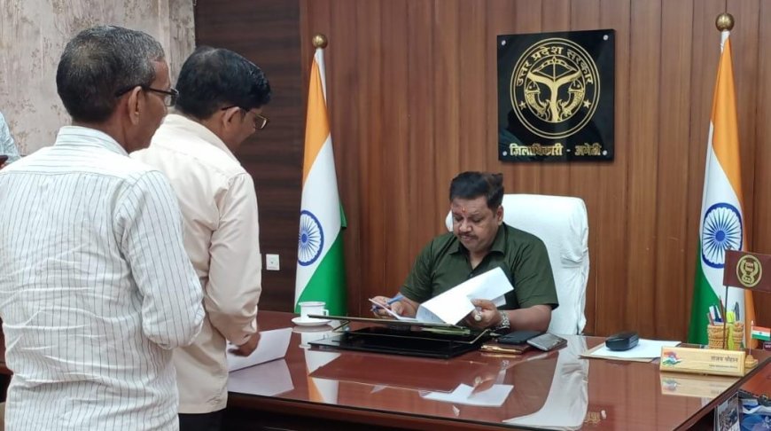 जनसुनवाई में जिलाधिकारी ने सुनीं शिकायतें, समयबद्ध व गुणवत्तापूर्ण निस्तारण के दिए निर्देश