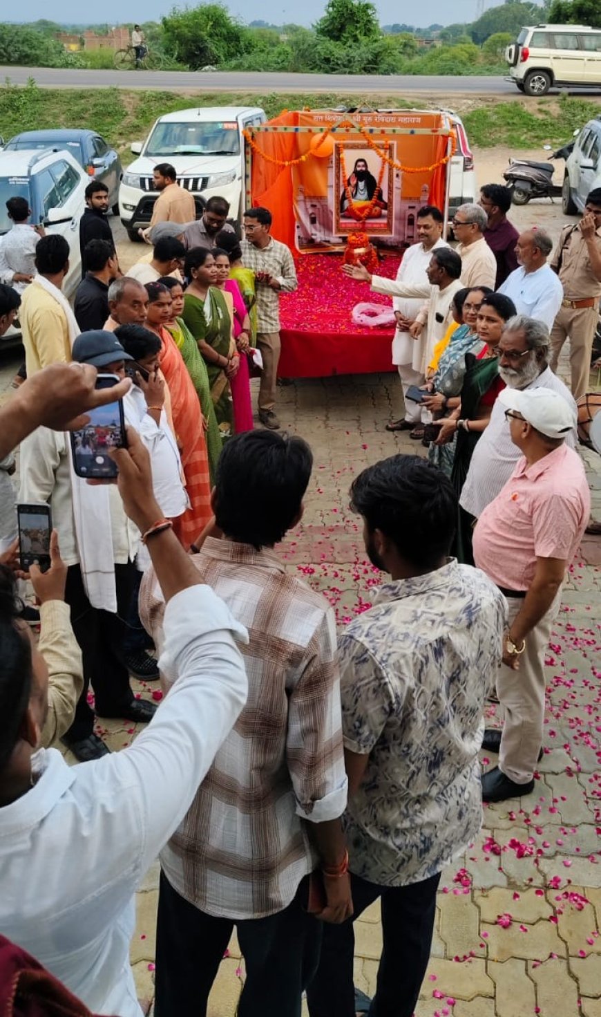 संत शिरोमणि रविदास जी महाराज की 650वीं जयंती का जनपद में रथ और कलश का भव्य स्वागत