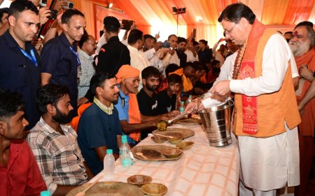 सीएम धामी ने स्वास्थ्य सेवा शिविर का किया शुभारंभ, श्रद्धालुओं को अपने हाथों से परोसा भोजन