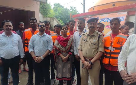 दंडेश्वर महादेव के दरबार में हेलीकॉप्टर से बरसे फूल, बोल बम के जयकारों से गूंजा कांवड़ मार्ग