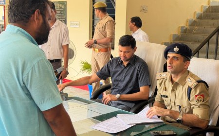 थाना समाधान दिवस में जिलाधिकारी एवं पुलिस अधीक्षक ने सुनीं जनसमस्याएं