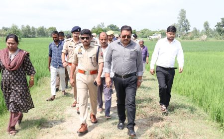 तहसील तिलोई अंतर्गत ग्राम पूरे दूंदी में जलभराव की समस्या का जिलाधिकारी एवं पुलिस अधीक्षक ने किया स्थलीय निरीक्षण