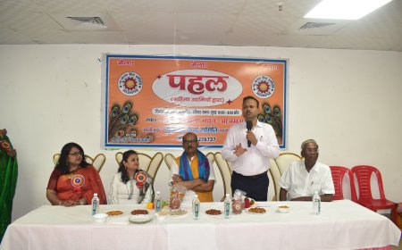 महिलाओं को सीएम युवा योजना व महिला स्वयं सहायता समूह से जुड़कर कार्य करने हेतु डीएम ने किया जागरूक