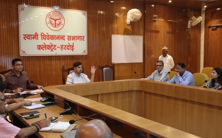 जिलाधिकारी की अध्यक्षता में हुई सीएम डैशबोर्ड एवं राजस्व विकास कार्यों की समीक्षा बैठक
