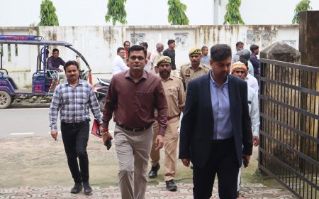 जिलाधिकारी ने वेयरहाउस का किया निरीक्षण