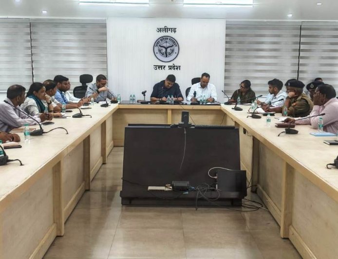 डीएम ने जिला समारोह समिति के साथ बैठक कर स्वतंत्रता दिवस पर आयोजित होने वाले कार्यक्रमों की निर्धारित की रूपरेखा