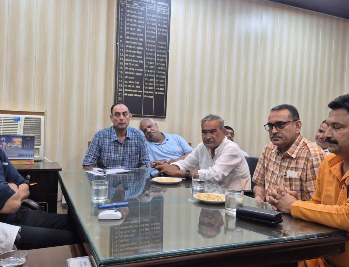 ताला नगरी के औद्योगिक विकास को नई रफ्तार, उद्यमियों की समस्याओं के समाधान में जुटे जिलाधिकारी