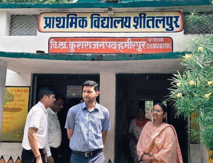 जिलाधिकारी ने प्राथमिक विद्यालय बदनपुर एवं शीतलपुर का किया निरीक्षण