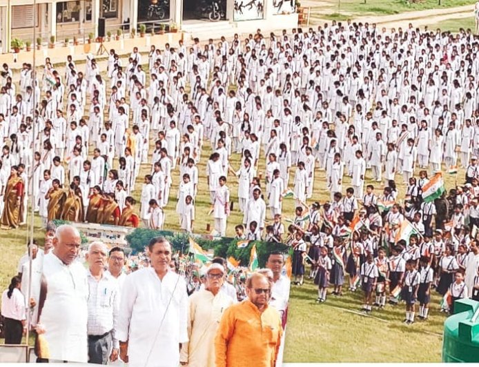 सरस्वती विद्या मन्दिर में हर्षाेल्लास के साथ मनाया गया स्वतंत्रता दिवस
