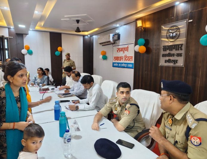 तहसील राठ में आयोजित संपूर्ण समाधान दिवस में सुनी गईं जनसमस्याएं