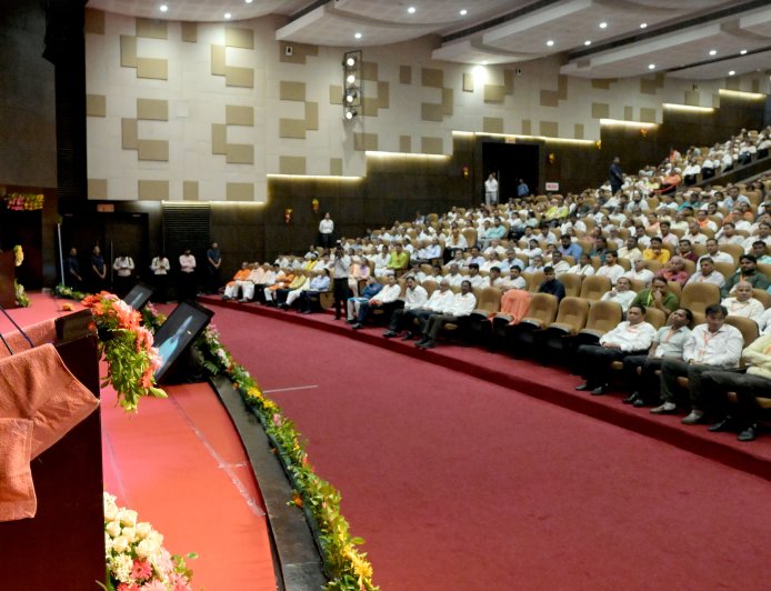 सीएम योगी ने उचित दर विक्रेताओं के लाभांश में वृद्धि (90 रु0 से बढ़ाकर 125 रु0 प्रति कुन्तल) कार्यक्रम को किया सम्बोधित