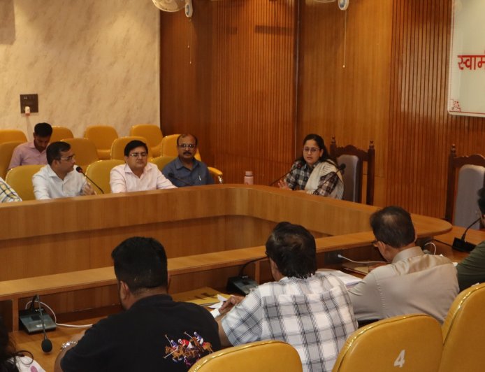 मुख्य विकास अधिकारी की अध्यक्षता में बेसिक शिक्षा विभाग की समीक्षा बैठक सम्पन्न