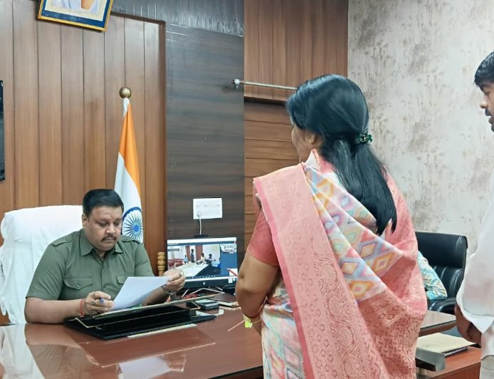 जनसुनवाई में जिलाधिकारी ने सुनीं शिकायतें