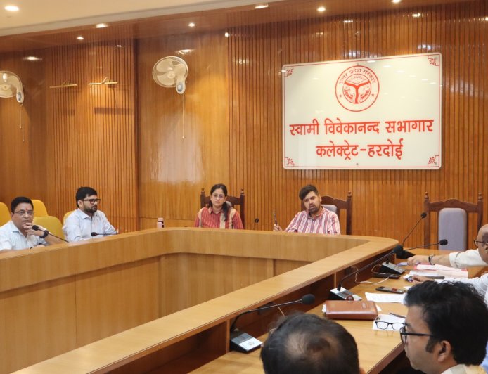 जिलाधिकारी की अध्यक्षता में विद्युत विभाग एवं नेडा की समीक्षा बैठक सम्पन्न