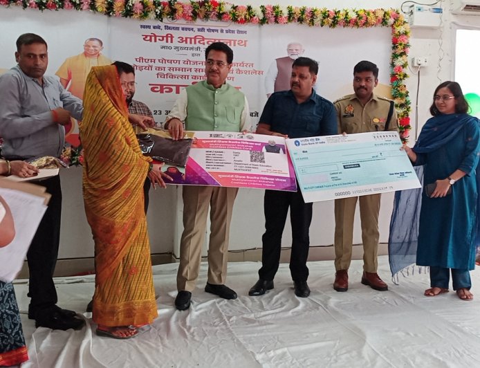 डीपीआरसी गौरीगंज में आयोजित हुआ बेसिक शिक्षा विद्यालयों में कार्यरत रसोइयों का सम्मान समारोह एवं कैशलेस चिकित्सा कार्ड वितरण कार्यक्रम
