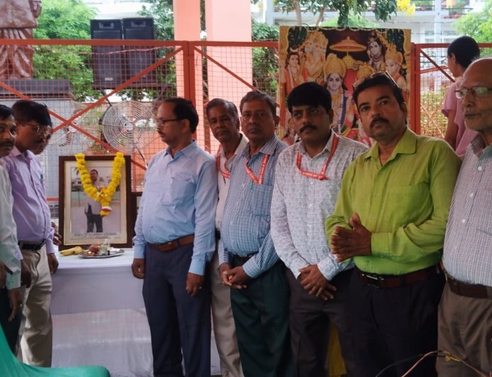 सविता समाज युवा संस्थान द्वारा संस्था के संस्थापक स्व0 अनूप वर्मा की मनाई गई पुण्यतिथि