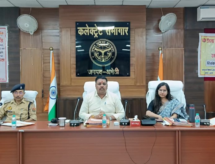 जिला स्वास्थ्य समिति की बैठक में डीएम ने की स्वास्थ्य सेवाओं की समीक्षा