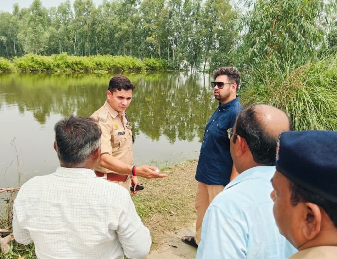 जिलाधिकारी एवं पुलिस अधीक्षक ने बाढ़ प्रभावित क्षेत्रों का किया निरीक्षण