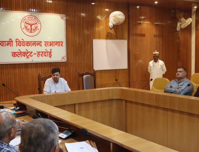 जिलाधिकारी की अध्यक्षता में प्रोजेक्ट अलंकार के सम्बन्ध में बैठक सम्पन्न