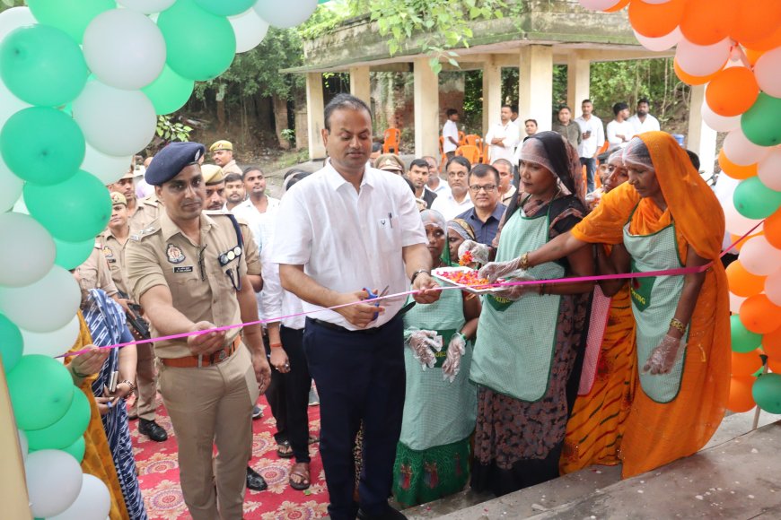 लालगंज तहसील परिसर में नवनिर्मित नारी शक्ति प्रेरणा कैंटीन का डीएम एवं एसएसपी ने किया शुभारम्भ