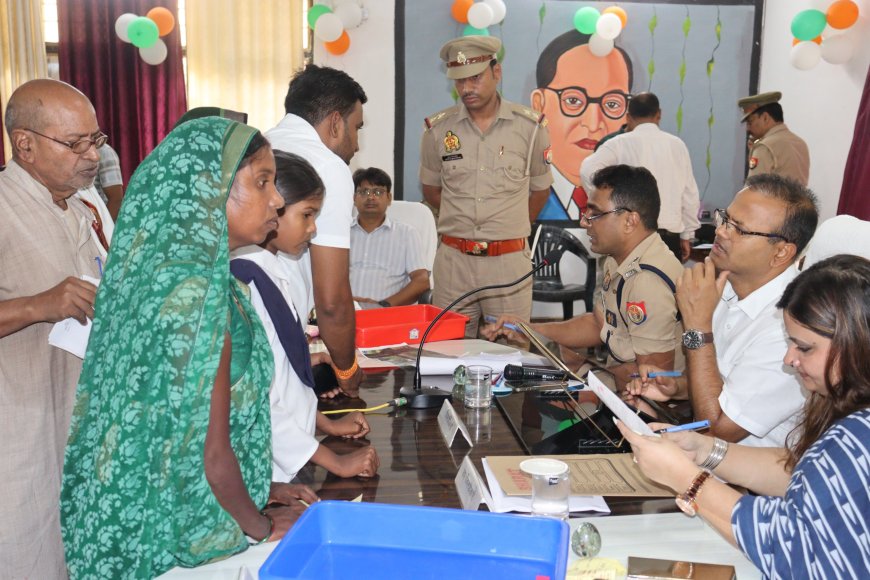 जिलाधिकारी व वरिष्ठ पुलिस अधीक्षक की संयुक्त अध्यक्षता में तहसील लालगंज में सम्पन्न हुआ सम्पूर्ण समाधान दिवस