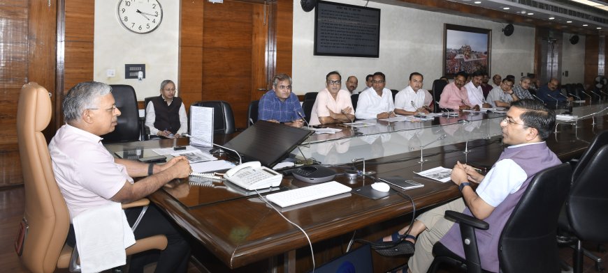 मुख्य सचिव ने सचिवालय की कार्यप्रणाली को अधिक व्यवस्थित, आधुनिक एवं स्वच्छ बनाने के लिए अधिकारियों को दिए आवश्यक दिशा-निर्देश