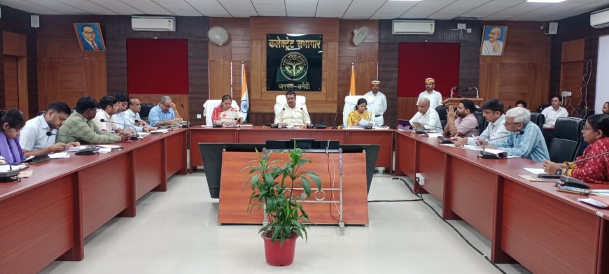 जिलाधिकारी ने की कर-करेत्तर, राजस्व वसूली एवं राजस्व कार्यों की समीक्षा