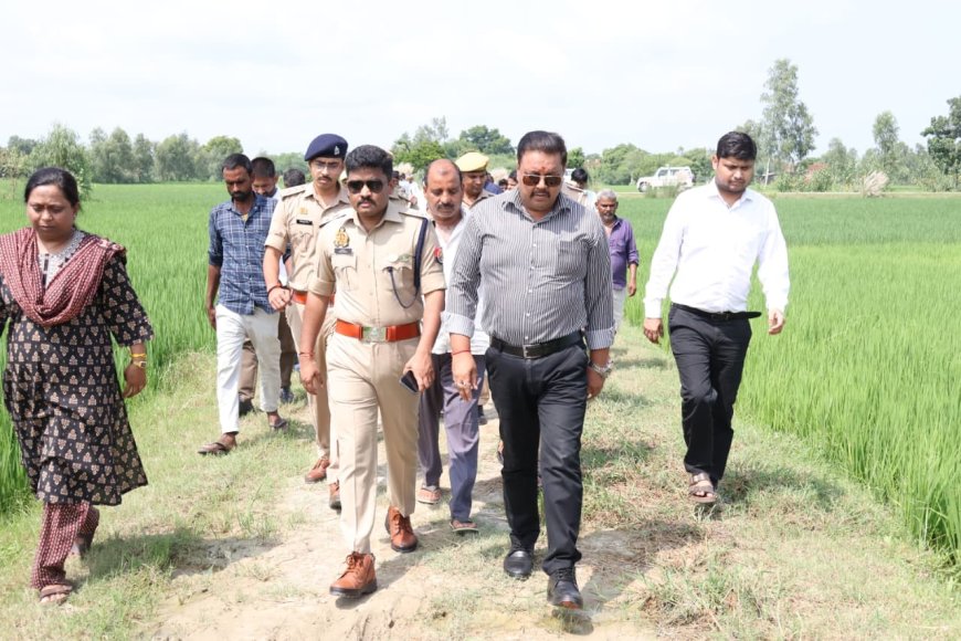 तहसील तिलोई अंतर्गत ग्राम पूरे दूंदी में जलभराव की समस्या का जिलाधिकारी एवं पुलिस अधीक्षक ने किया स्थलीय निरीक्षण