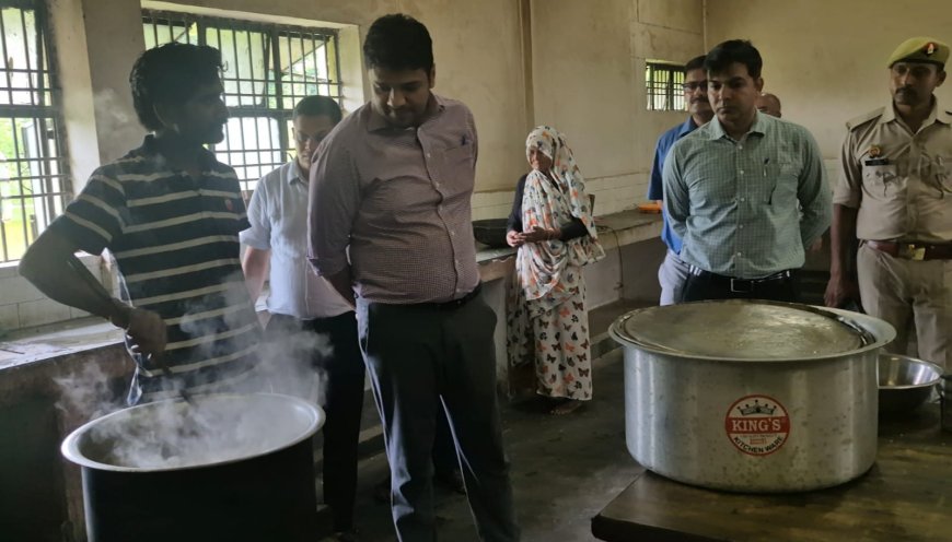 डीएम ने चिकित्सालयों से लेकर विद्यालयों तक भोजन की गुणवत्ता सुनिश्चित करने के दिए निर्देश