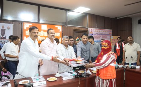 मुख्यमंत्री ने किया उप्र आउटसोर्स सेवा निगम के लोगो का अनावरण तथा वेबसाइट व पोर्टल का शुभारंभ