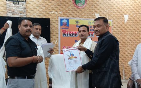 शिक्षक राष्ट्र निर्माण के सबसे महत्वपूर्ण आधार स्तंभ - जिलाधिकारी