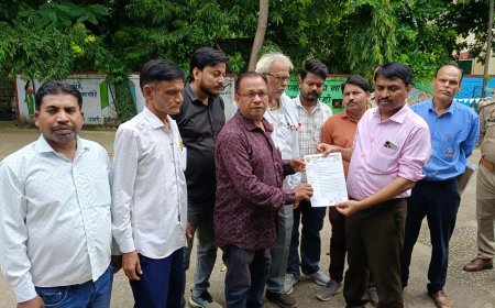 दिल्ली में महिला पत्रकारों से मारपीट के विरोध में हमीरपुर में राष्ट्रपति को ज्ञापन