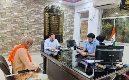 जिलाधिकारी ने कलेक्ट्रेट में नियमित जनसुनवाई कर सुनीं जनसमस्याएं