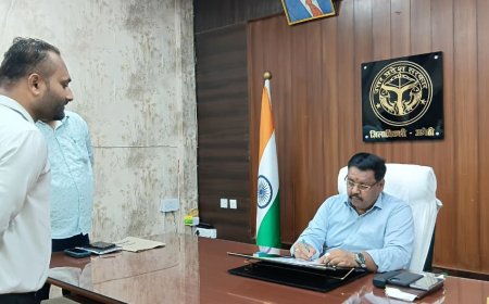 जनसुनवाई में जिलाधिकारी ने सुनीं शिकायतें