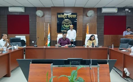 जिलाधिकारी ने की जल जीवन मिशन परियोजनाओं की समीक्षा