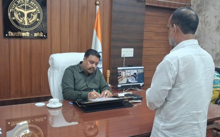 जनसुनवाई में जिलाधिकारी ने सुनीं शिकायतें, समयबद्ध व गुणवत्तापूर्ण निस्तारण के दिए निर्देश