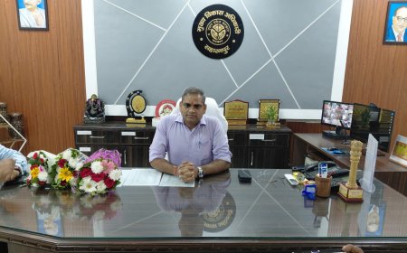 नवागत मुख्य विकास अधिकारी डॉ. सुनील कुमार वर्मा ने विकास भवन पहुंचकर संभाला कार्यभार