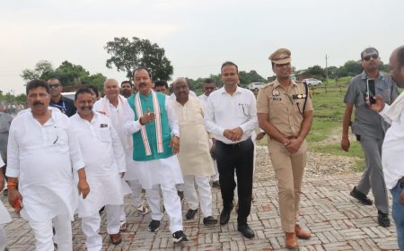उप मुख्यमंत्री केशव प्रसाद मौर्य ने आजमगढ़ पहुंचकर अधिकारियों से बाढ़ की स्थिति की ली जानकारी