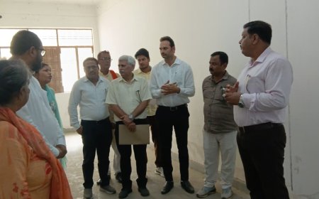 जिलाधिकारी द्वारा तहसील गौरीगंज परिसर में स्थित ई0वी0एम0/वी0वी0 पैट वेयर हाउस (स्ट्रांग रूम) की सुरक्षा व्यवस्था का किया गया निरीक्षण